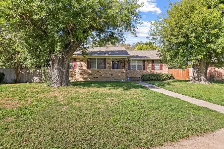 2617 Blanton Street, Dallas, TX 75227