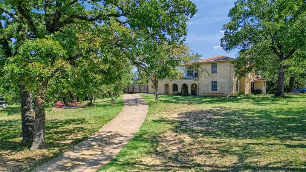 592 River Oaks Lane, Denison, TX 75021