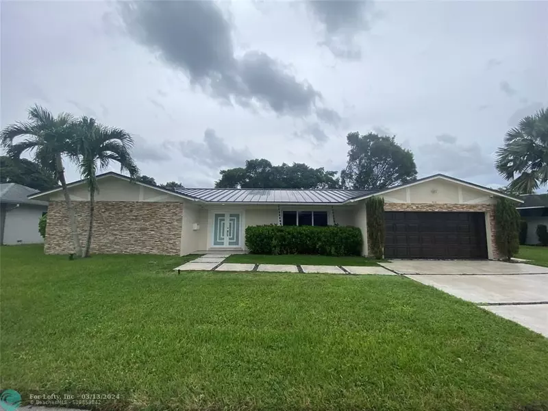 5714 S Bayberry Ln, Tamarac, FL 33319