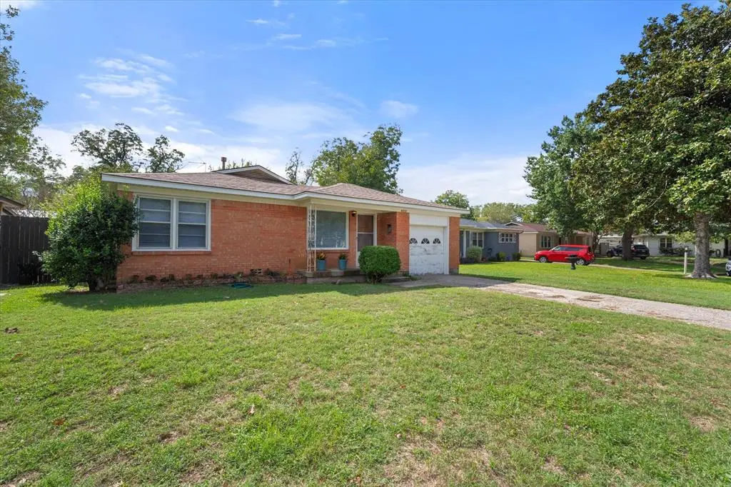 Fort Worth, TX 76114,6213 Sundown Drive