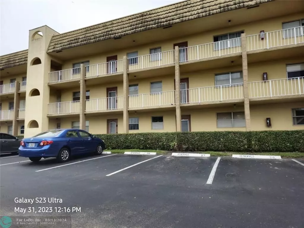 Sunrise, FL 33322,8225 Sunrise Lakes Blvd  #207