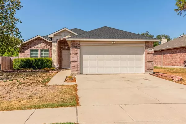 16225 Cowboy Trail, Fort Worth, TX 76247