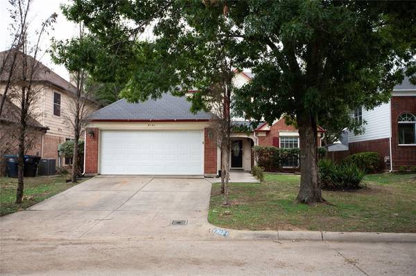 8121 Cloverglen Lane, Fort Worth, TX 76123