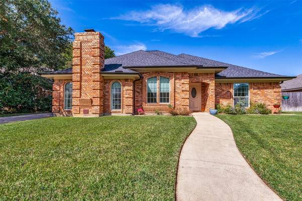 3845 Edgewater Drive, Bedford, TX 76021