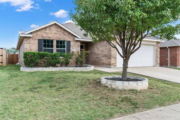 652 Lincoln Avenue, Lavon, TX 75166