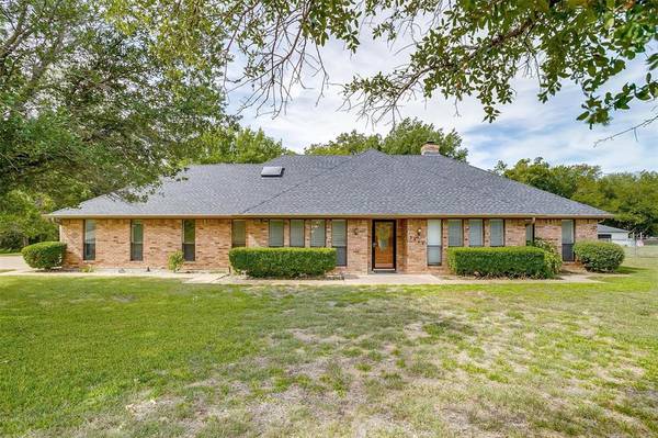 2851 Oak Tree Lane, Midlothian, TX 76065