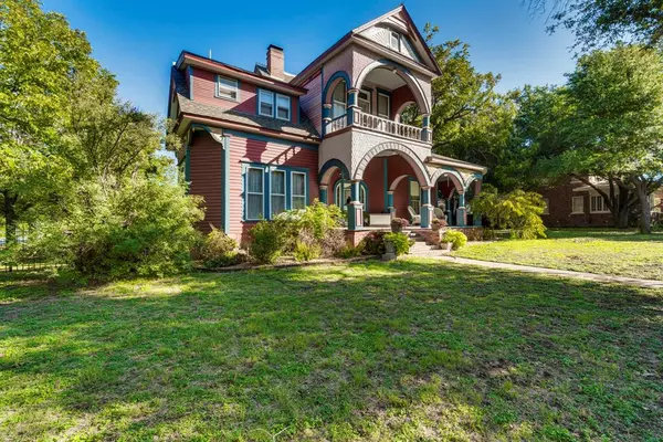 315 W Avenue C,  Midlothian,  TX 76065