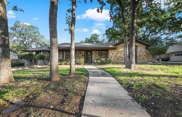 808 Mountain Terrace, Hurst, TX 76053