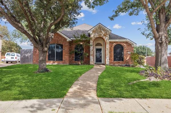 1237 Courtney Lane, Lewisville, TX 75077