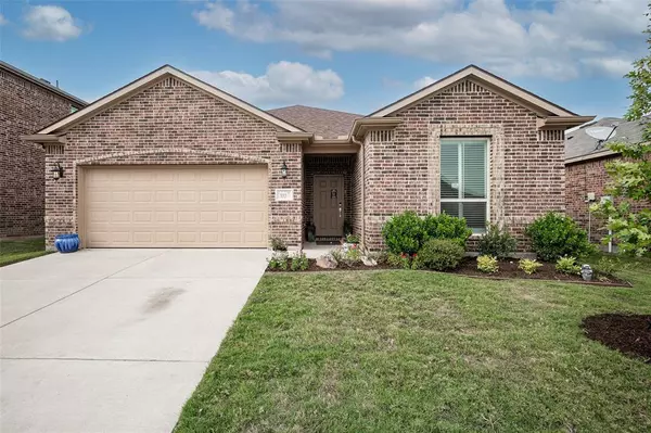 332 Lead Creek Drive, Fort Worth, TX 76131