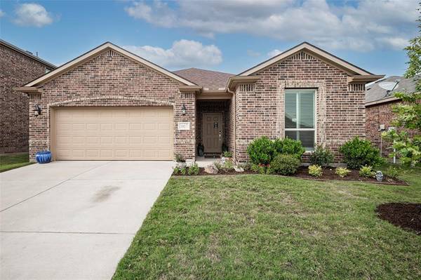 332 Lead Creek Drive, Fort Worth, TX 76131