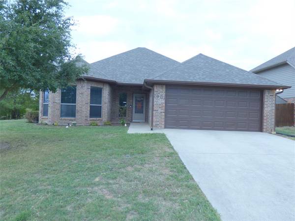 1001 Lake Ridge Drive, Sanger, TX 76266