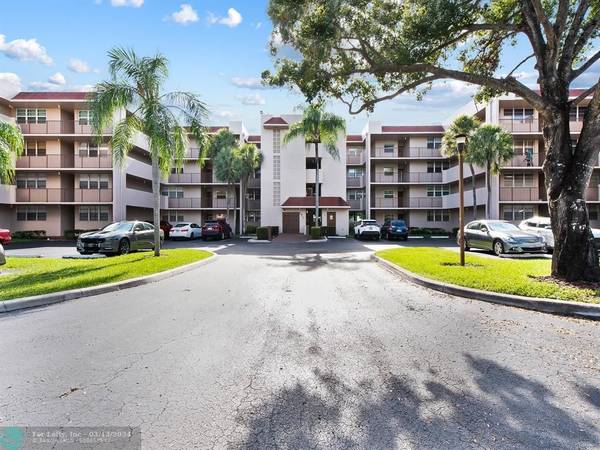 1911 Sabal Palm Dr  #107, Davie, FL 33324