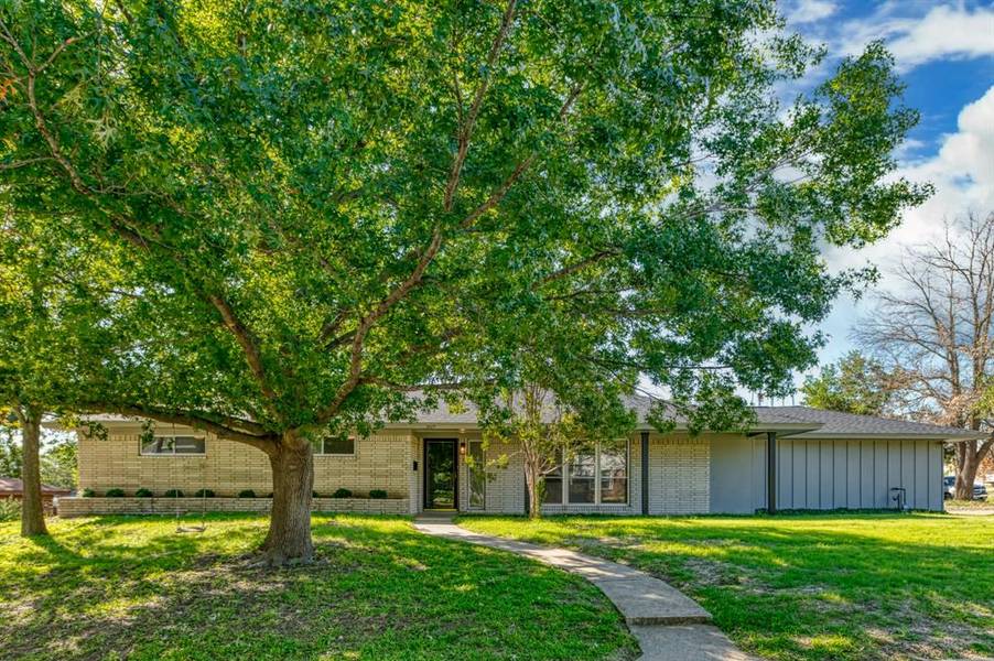 8029 Northbrook Drive, Benbrook, TX 76116