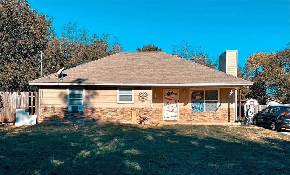 1004 Sanders Street, Bowie, TX 76230