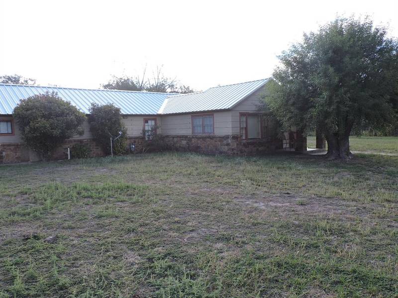 1308 N Mesquite Street N, Goldthwaite, TX 76844