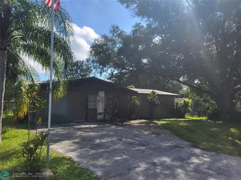 300 SE 14th Ave, Okeechobee, FL 34974