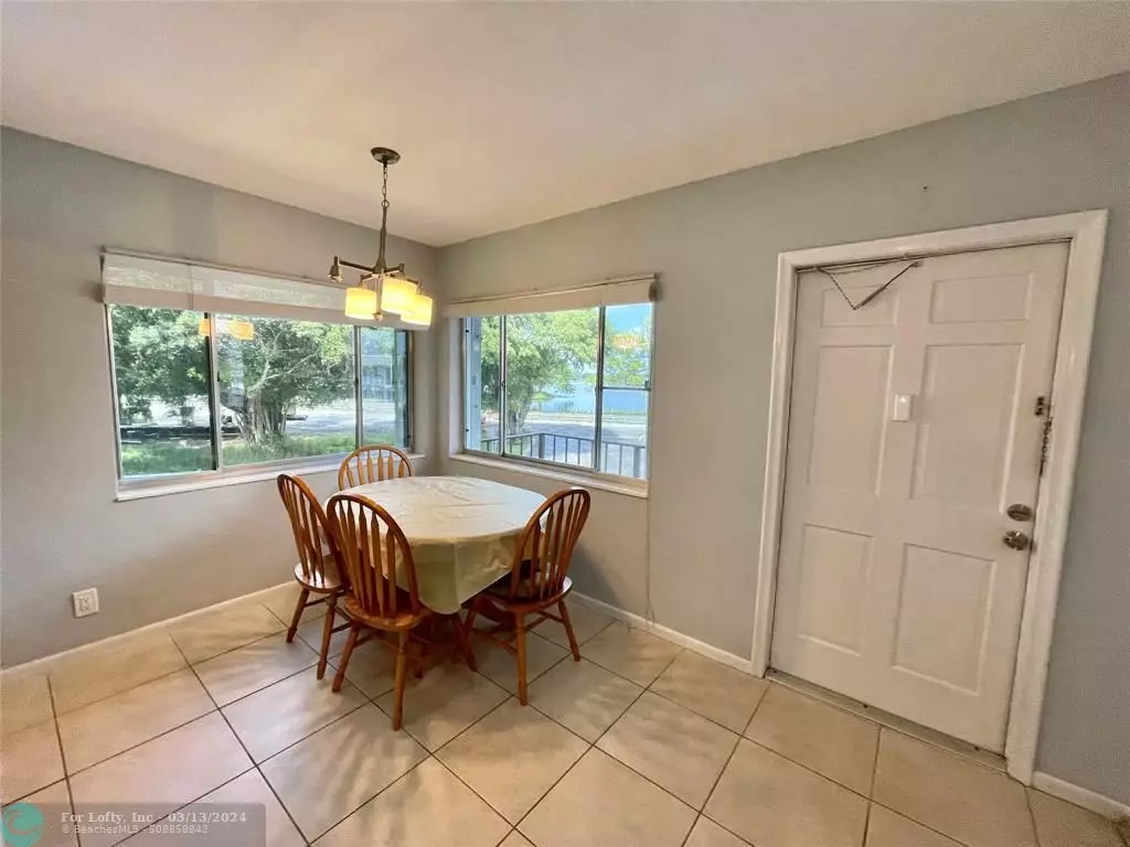 Lake Worth Beach, FL 33461,2440 Lake Osborne Dr  #201