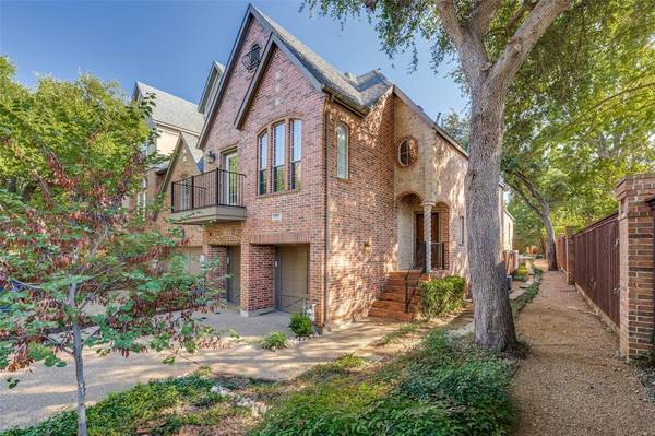 14868 Towne Lake Circle, Addison, TX 75001