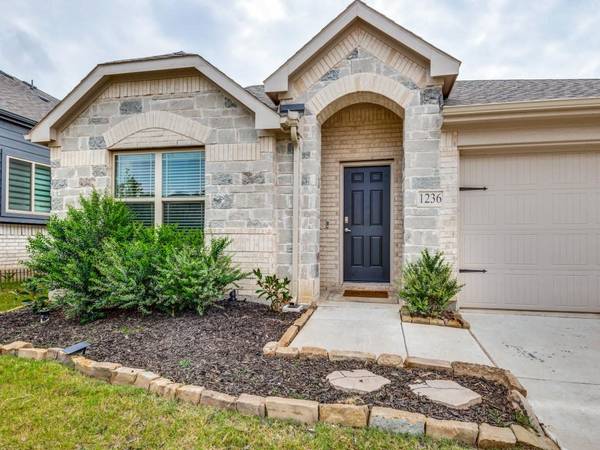 1236 Rosebush Road,  Aubrey,  TX 76227