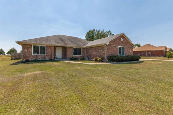 840 Meadow Lark Lane,  Red Oak,  TX 75154