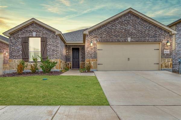 10228 Fox Springs Drive, Fort Worth, TX 76131