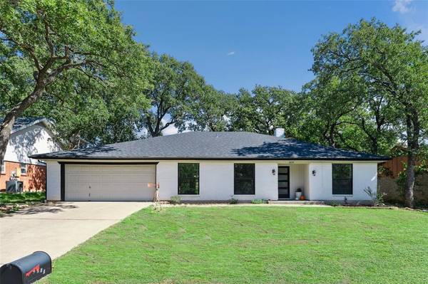 6024 Price Drive, North Richland Hills, TX 76180