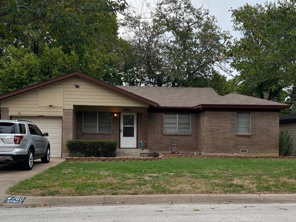 760 Betty Lane, Hurst, TX 76053