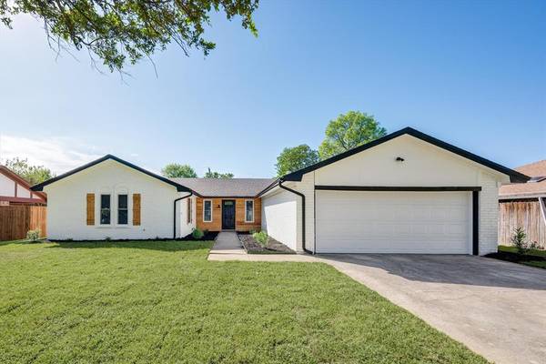 317 Northglen Drive, Hurst, TX 76054