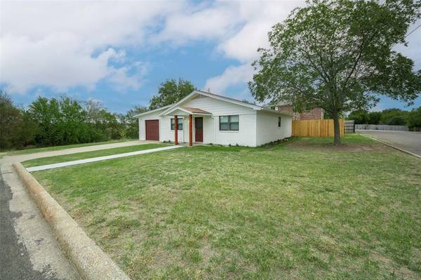 504 E Collom Street, Decatur, TX 76234