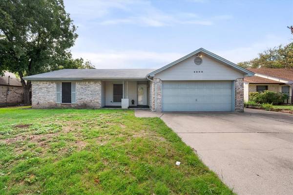 2209 Woodside Drive, Grand Prairie, TX 75052