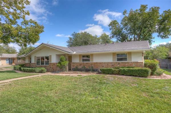 3909 Sunnydale Drive, Benbrook, TX 76116