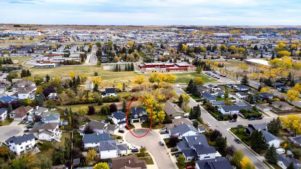 Airdrie, AB T4B 2J3,30 Jensen Heights PL NE