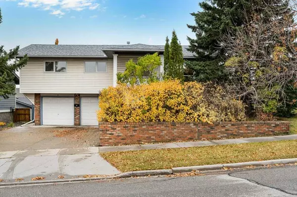 Calgary, AB T3B 4R9,561 Silvergrove DR NW