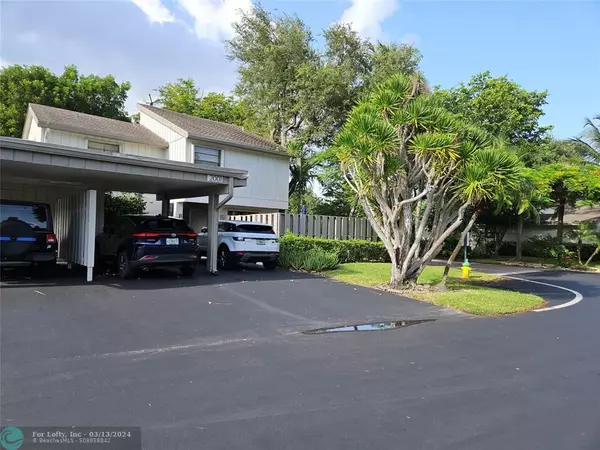 2001 N Deer Creek Wildwood Ln  #2001, Deerfield Beach, FL 33442