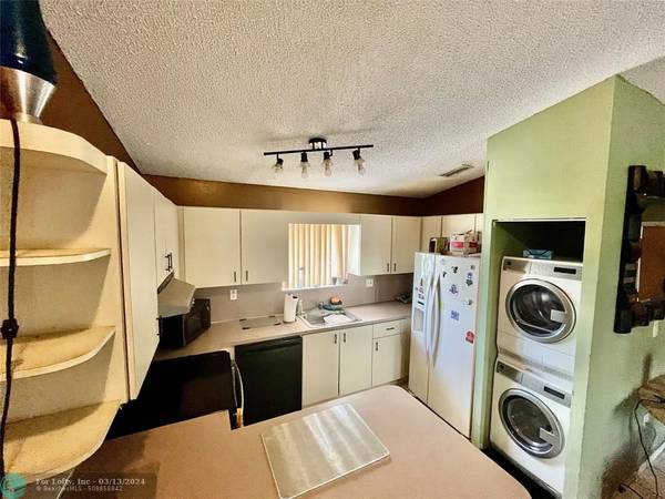 Hialeah Gardens, FL 33016,10009 W Okeechobee Rd  #203