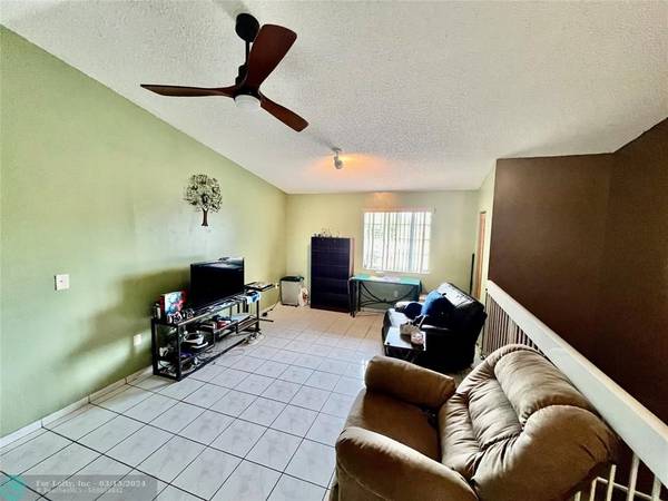 Hialeah Gardens, FL 33016,10009 W Okeechobee Rd  #203