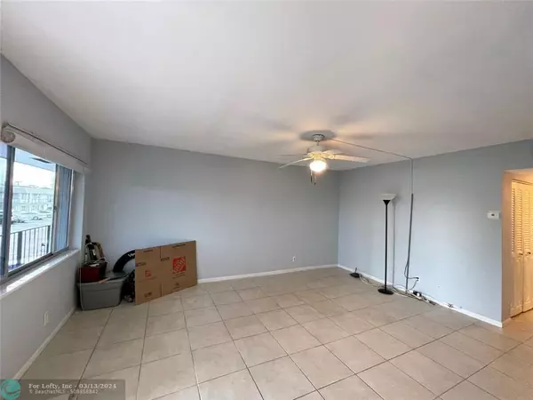 Lake Worth Beach, FL 33461,2440 Lake Osborne Dr  #201