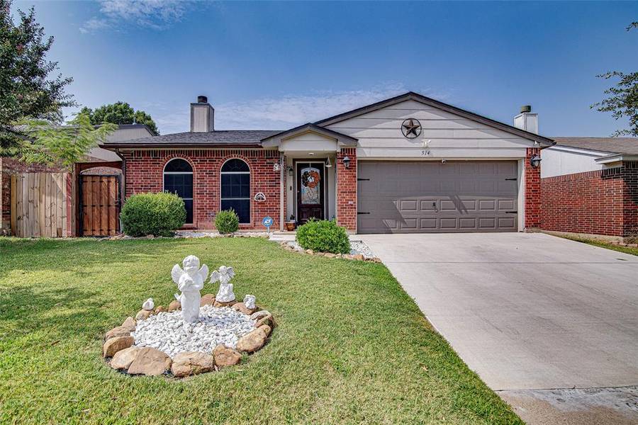 514 Hollyberry Drive, Mansfield, TX 76063