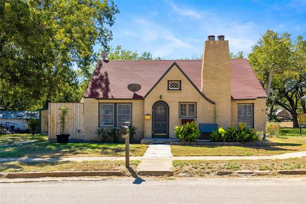 510 W Ross Street, Hamilton, TX 76531