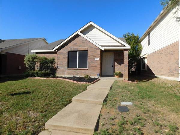 8913 Holliday Lane, Aubrey, TX 76227