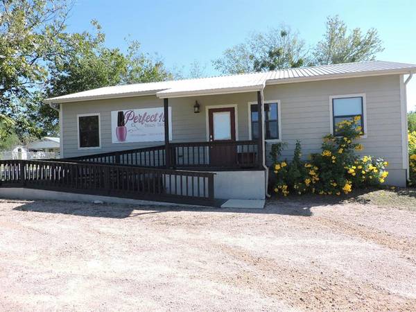 1310 N Mesquite Street N,  Goldthwaite,  TX 76844