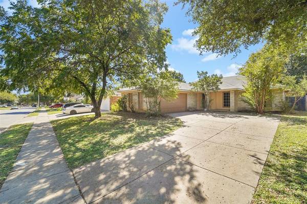 2717 Woodlark Drive, Fort Worth, TX 76123