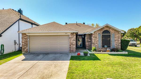 813 Bridle Trail, Saginaw, TX 76179