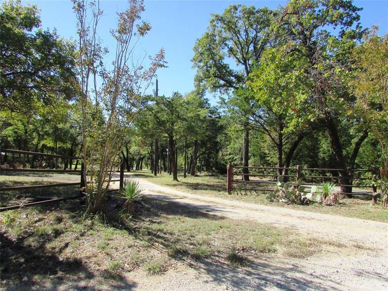 859 Blackjack Road, Valley View, TX 76272