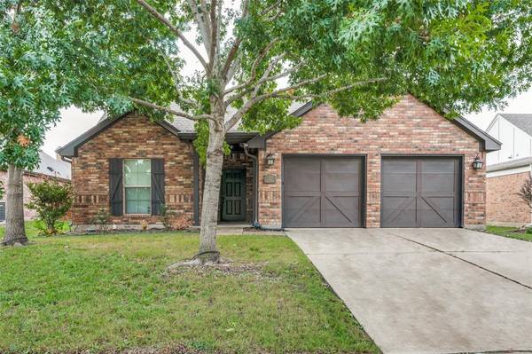 529 Sterling Drive, Benbrook, TX 76126