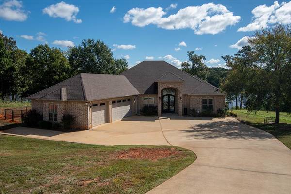 157 Springlake Drive, Gladewater, TX 75647