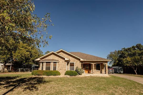 305 Henrietta Street, Nocona, TX 76255