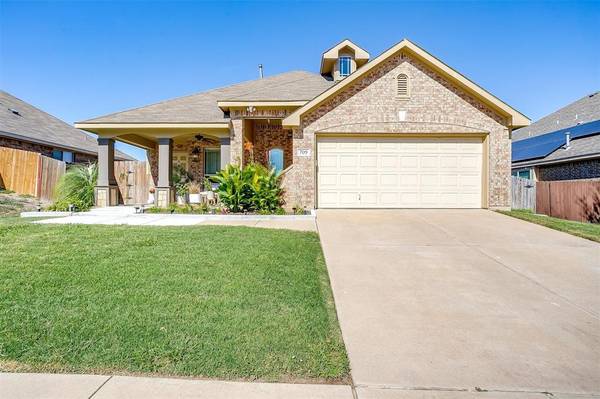 709 Hutchins Drive, Crowley, TX 76036