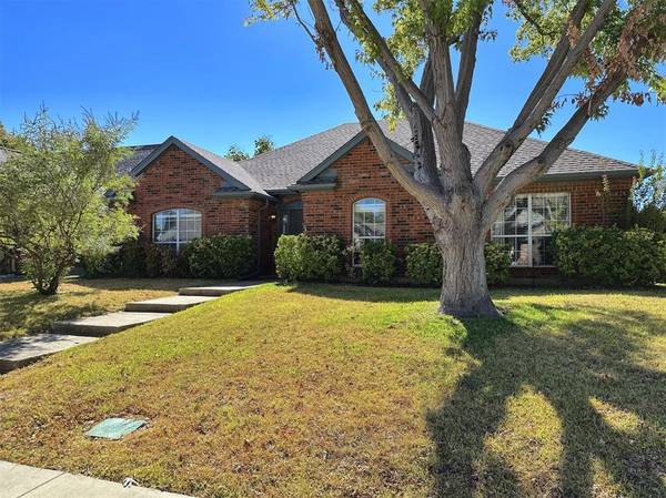 2114 Clearwater Trail, Carrollton, TX 75010